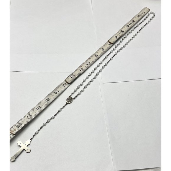 Vintage white glass Inri rosary necklace - Picture 6 of 6